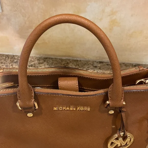 Michael Kors satchel. Luggage color - Picture 10 of 15